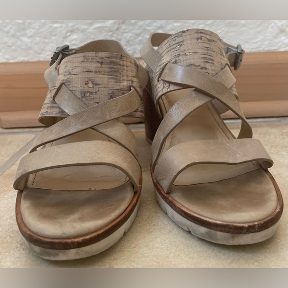 Johnston & Murphy Kayla Multi Bleached Cork/Taupe Leather Heel Shoe; size 7.5 - Picture 3 of 8